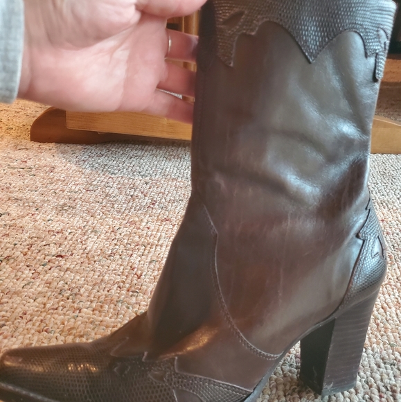 Antonio Melani Leather Scalloped Boots - Picture 4 of 4